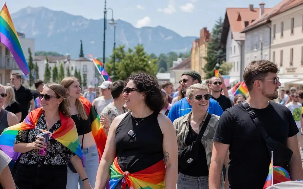 KI-generiertes redaktionelles Motiv zu CSD Freilassing 2026 in Bayernweit