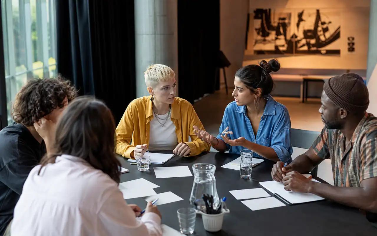 KI-generiertes redaktionelles Motiv zu Workshop: Sexismus & sexualisierte Gewalt? Nicht mit uns. in München